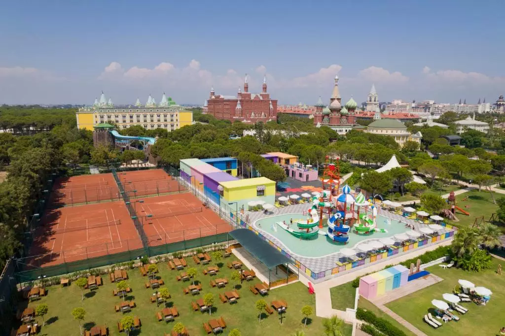 محوطه باز هتل آستریا کرملین پالاس آنتالیا